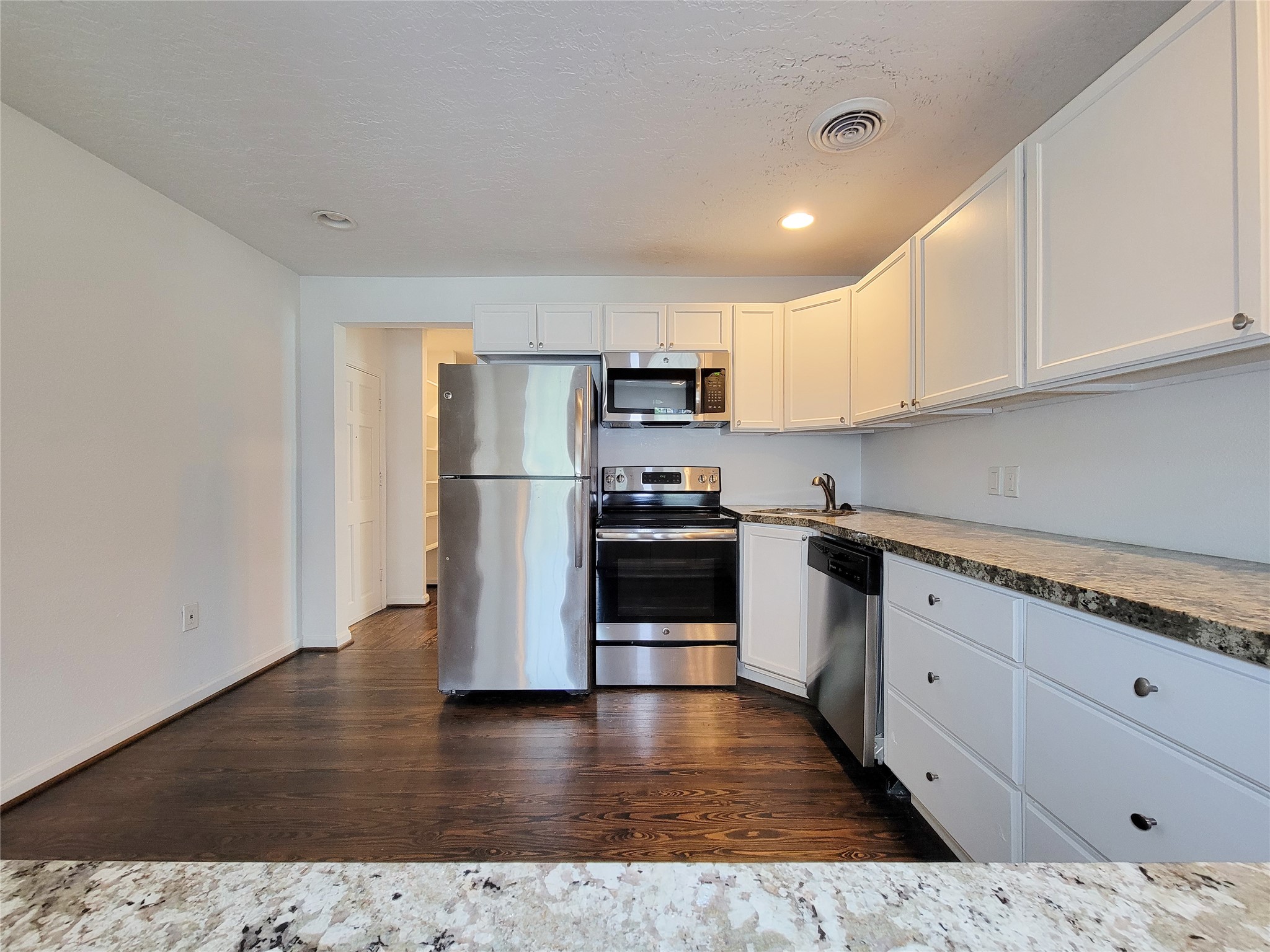 728 East 13th Street Houston, TX 77008 - Photo 16 of 26