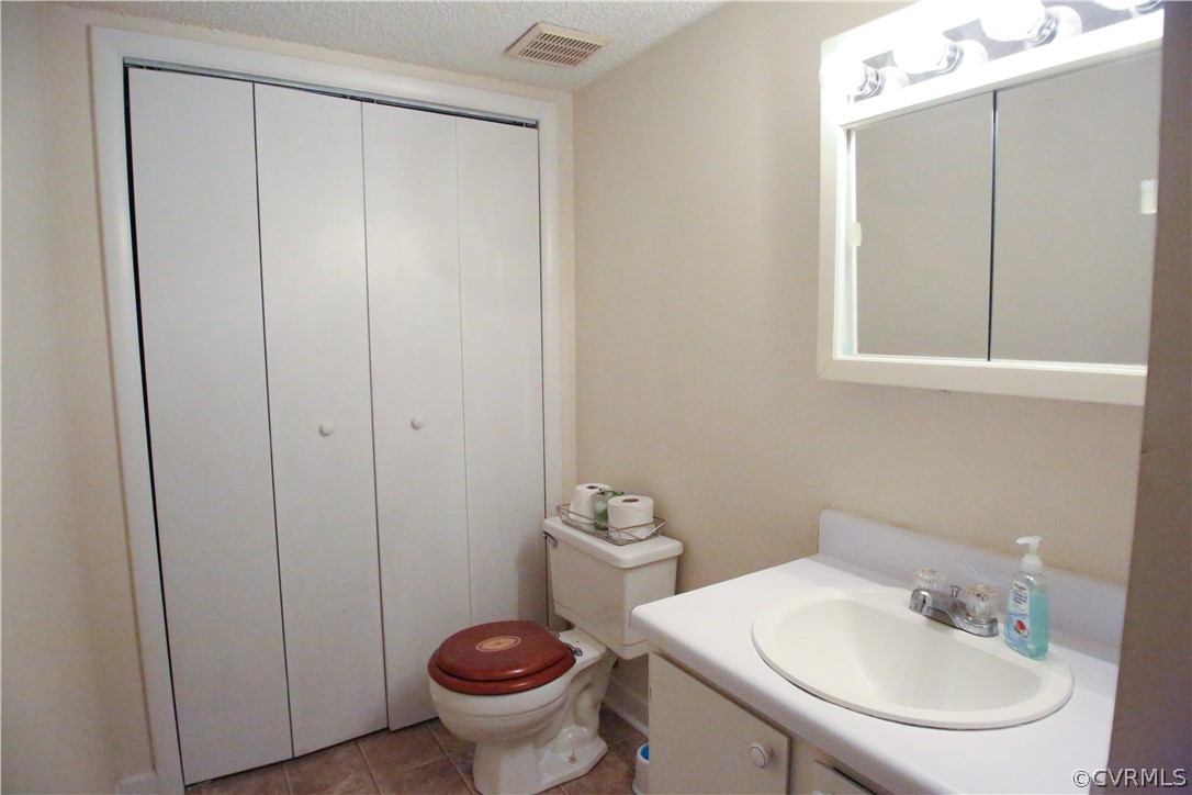 430 Marblethorpe Road North Chesterfield, VA 23236 - Photo 4 of 24 Gallery Image 4