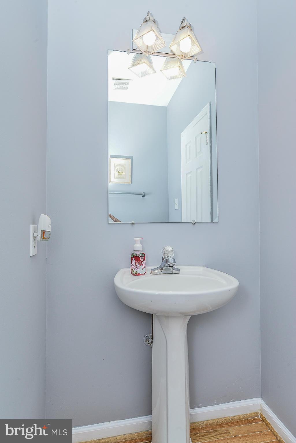 19213 Mateny Hill Road Germantown, MD 20874 - Photo 14 of 28 Powder Room Main