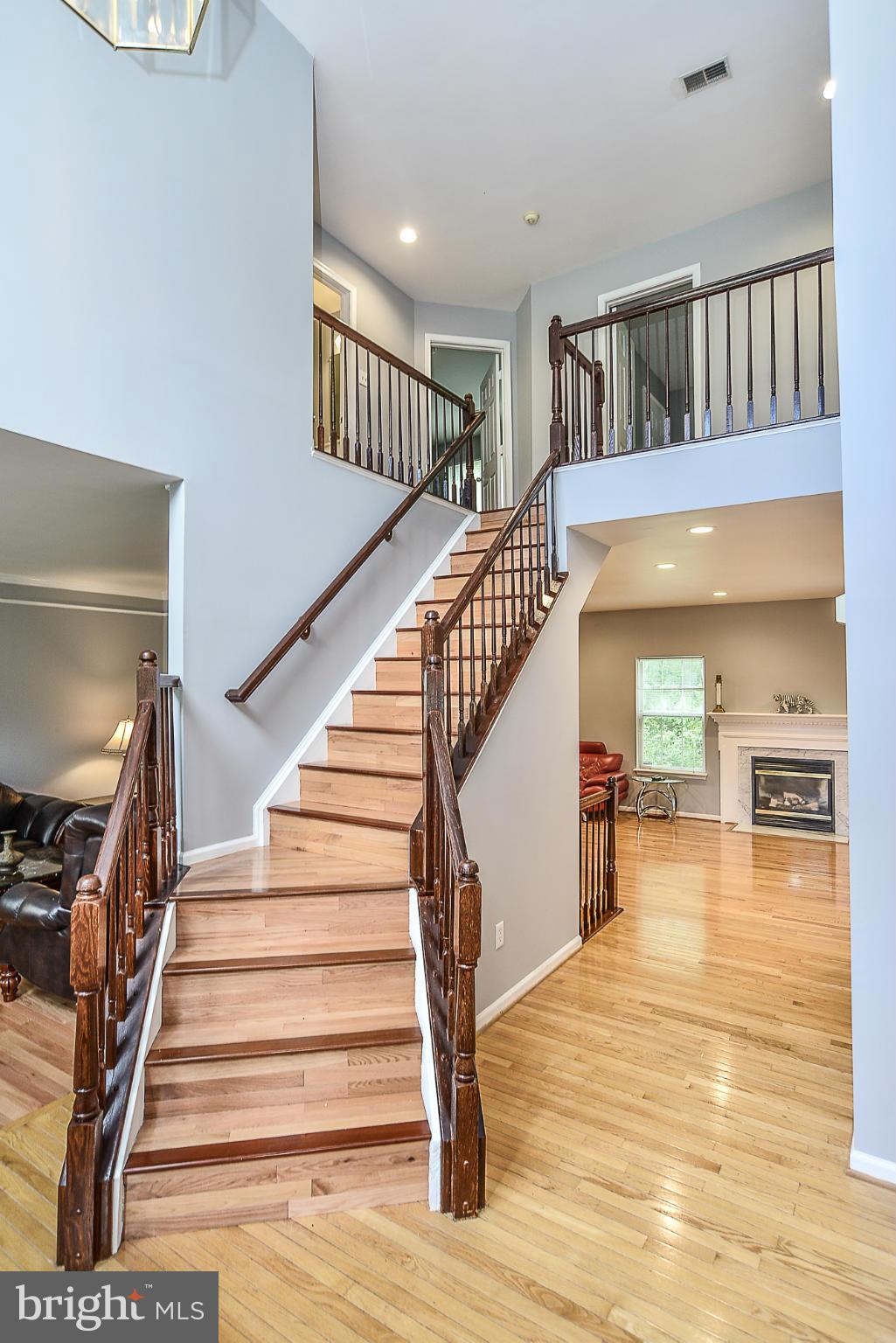 19213 Mateny Hill Road Germantown, MD 20874 - Photo 3 of 28 Foyer