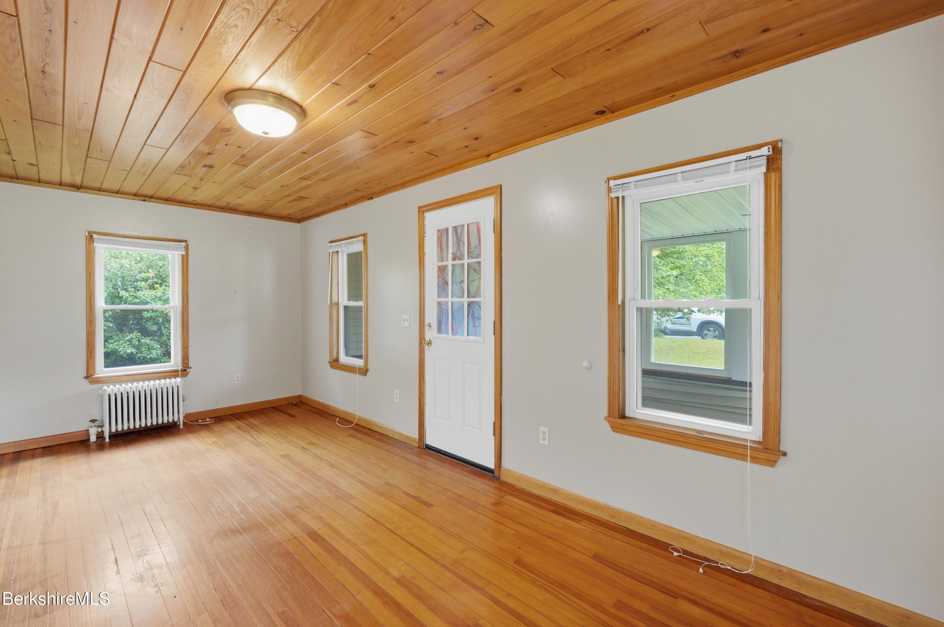 688 Cheshire Road Lanesborough, MA 01237 - Photo 10 of 33 Living Room