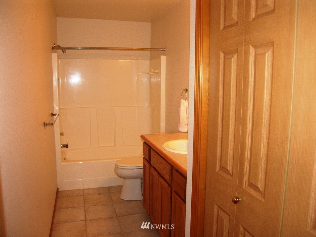 523 Radey Street, Unit D Port Orchard, WA 98366 - Photo 11 of 16 Gallery Image 11