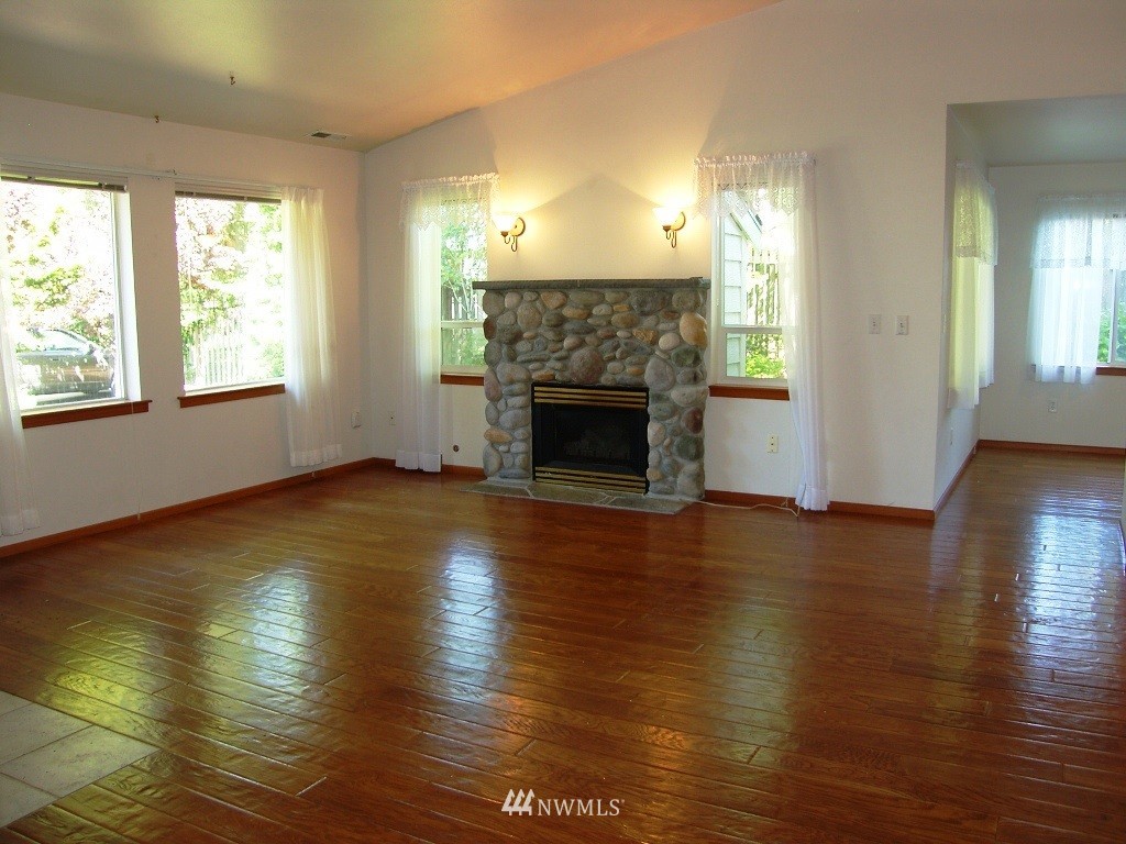 523 Radey Street, Unit D Port Orchard, WA 98366 - Photo 4 of 16 Gallery Image 4
