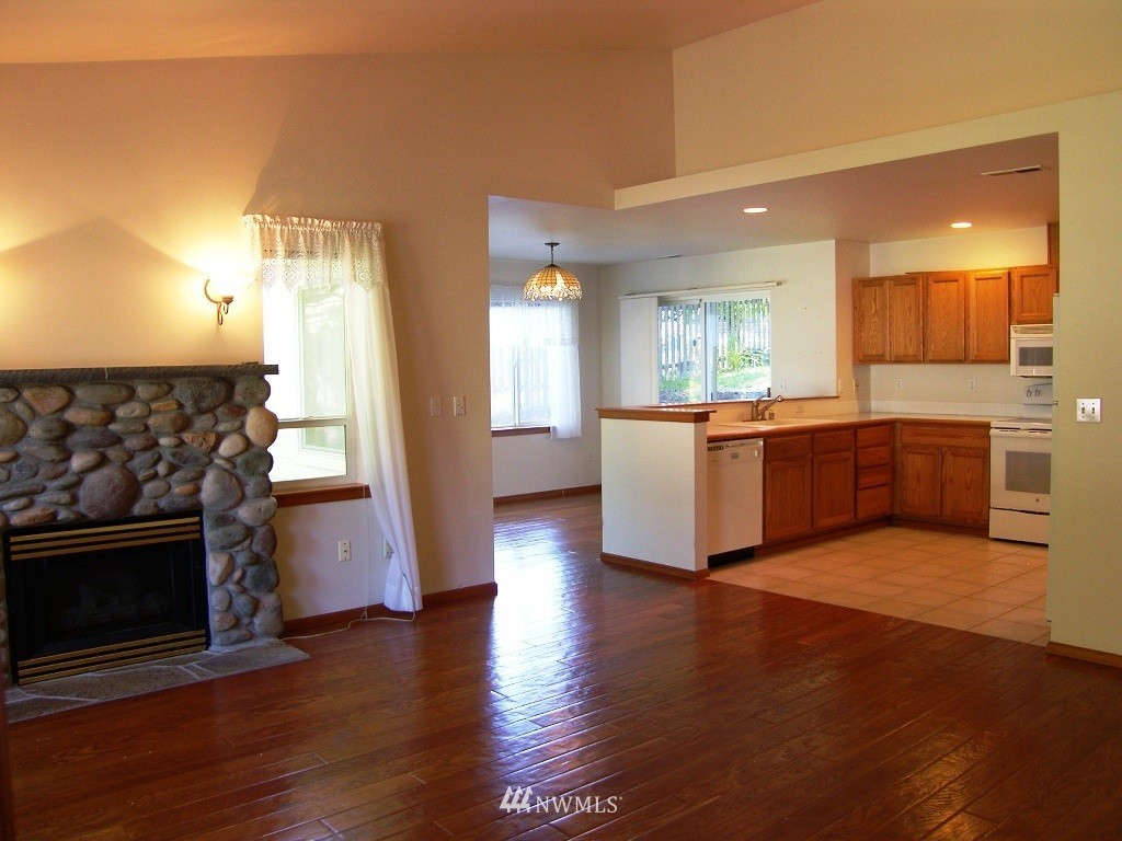 523 Radey Street, Unit D Port Orchard, WA 98366 - Photo 5 of 16 Gallery Image 5