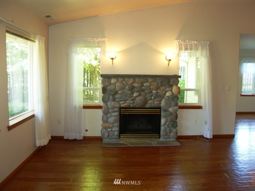 523 Radey Street, Unit D Port Orchard, WA 98366 - Photo 6 of 16 Gallery Image 6