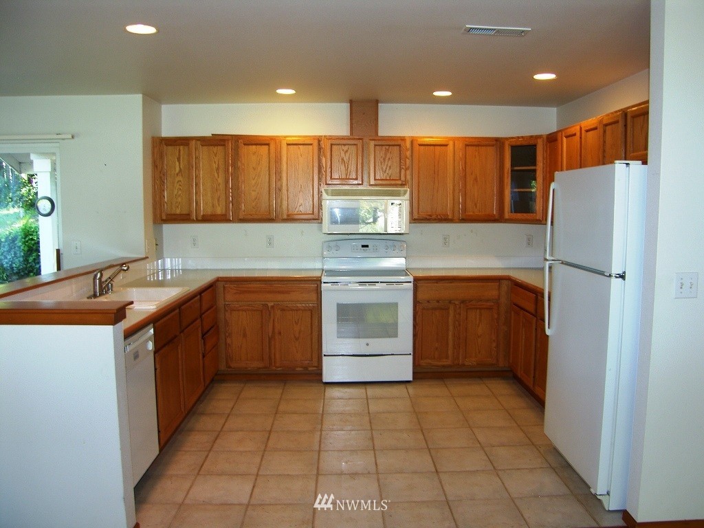 523 Radey Street, Unit D Port Orchard, WA 98366 - Photo 7 of 16 Gallery Image 7