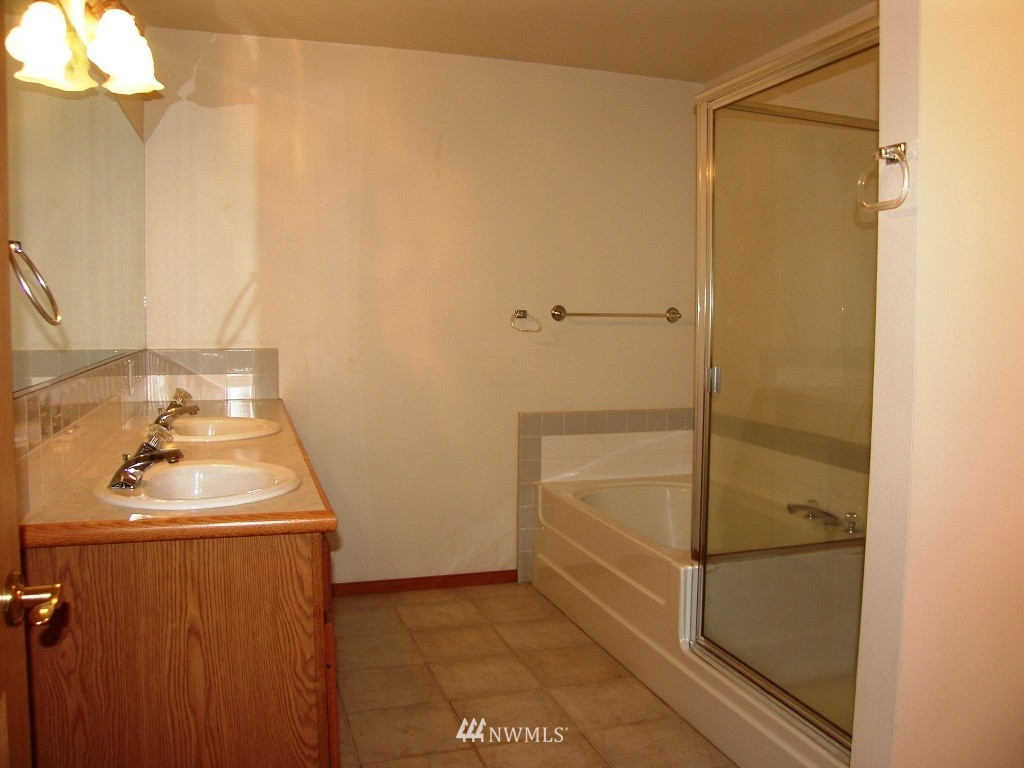 523 Radey Street, Unit D Port Orchard, WA 98366 - Photo 8 of 16 Gallery Image 8