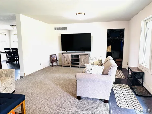 $285,000 | 9383 Audrain Road 625, Laddonia, MO 63352