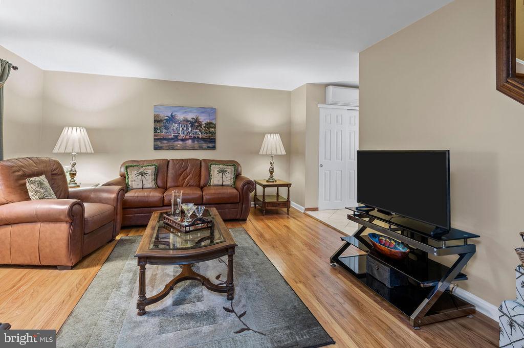 3595 Oakhill Road Philadelphia, PA 19154 - Photo 4 of 26