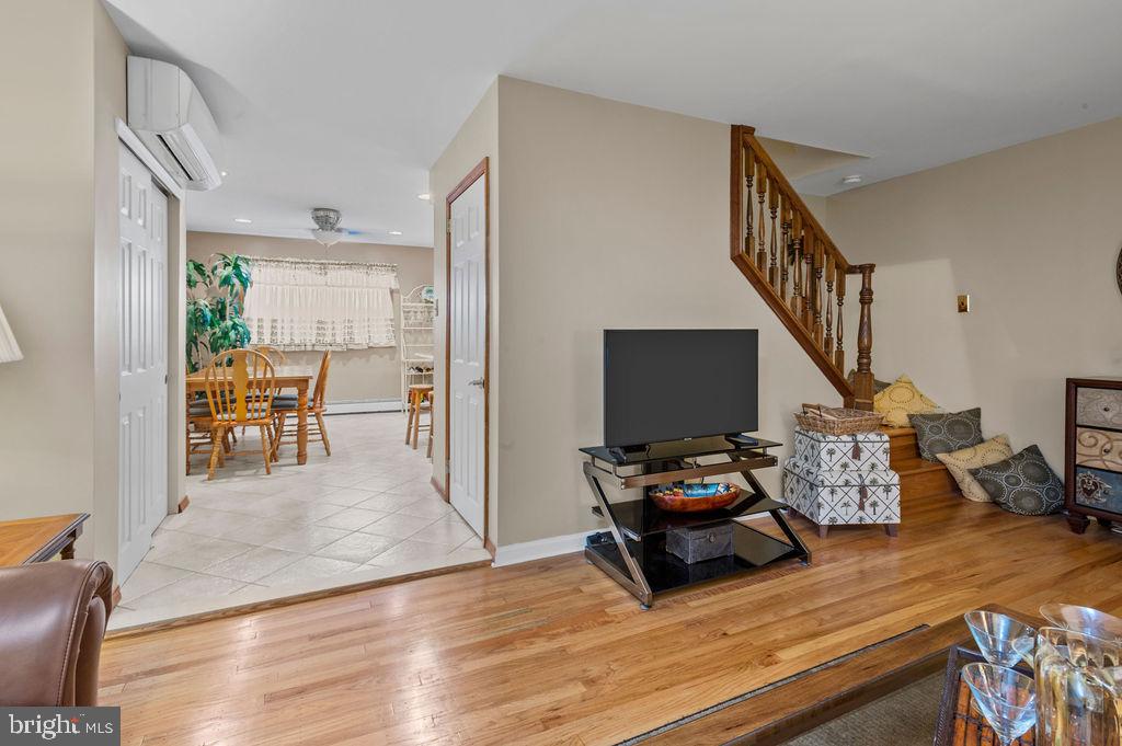 3595 Oakhill Road Philadelphia, PA 19154 - Photo 6 of 26