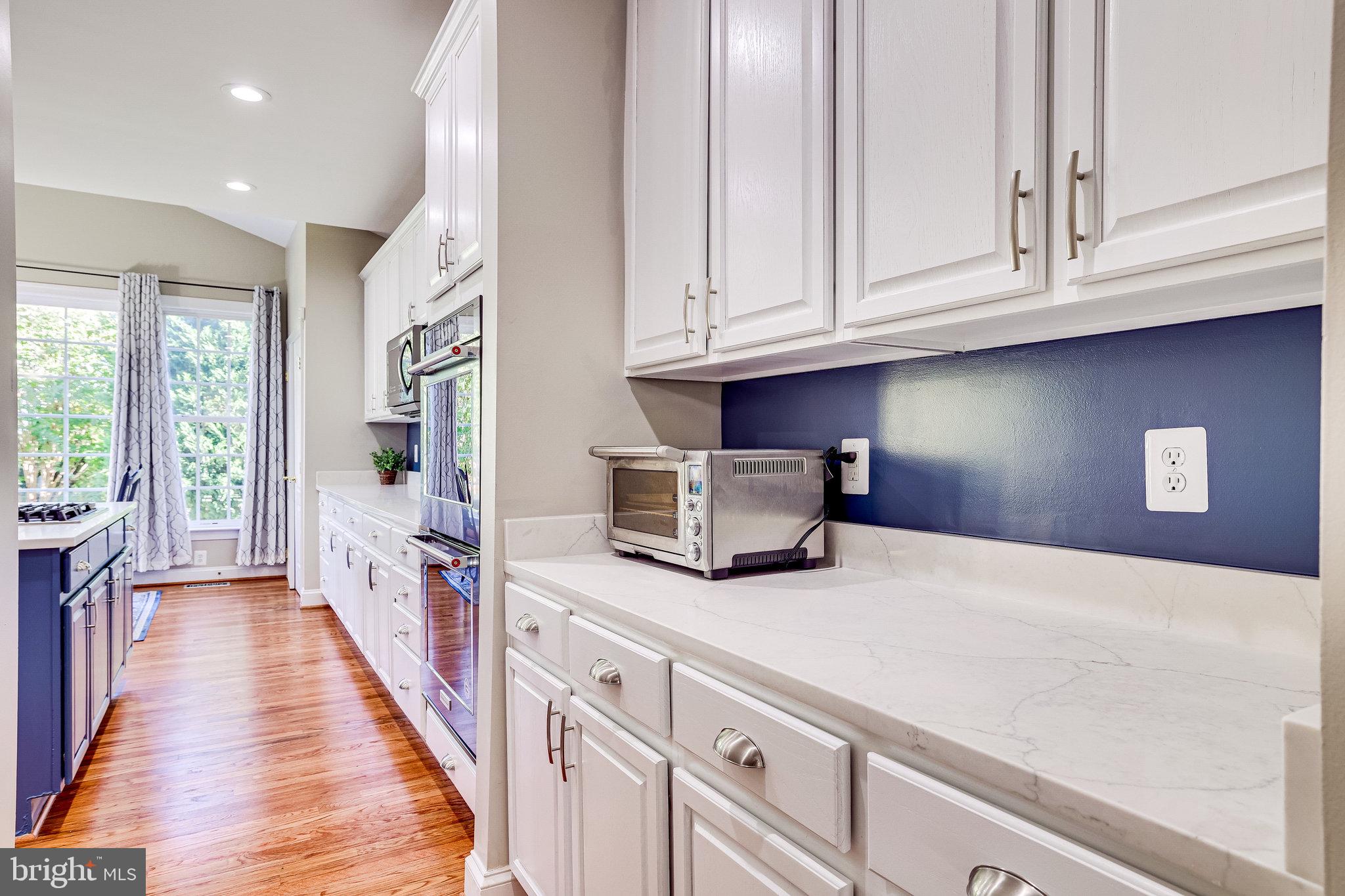 43645 Riverpoint Drive Leesburg, VA 20176 - Photo 34 of 88 Butlers Pantry off Formal Dining Room