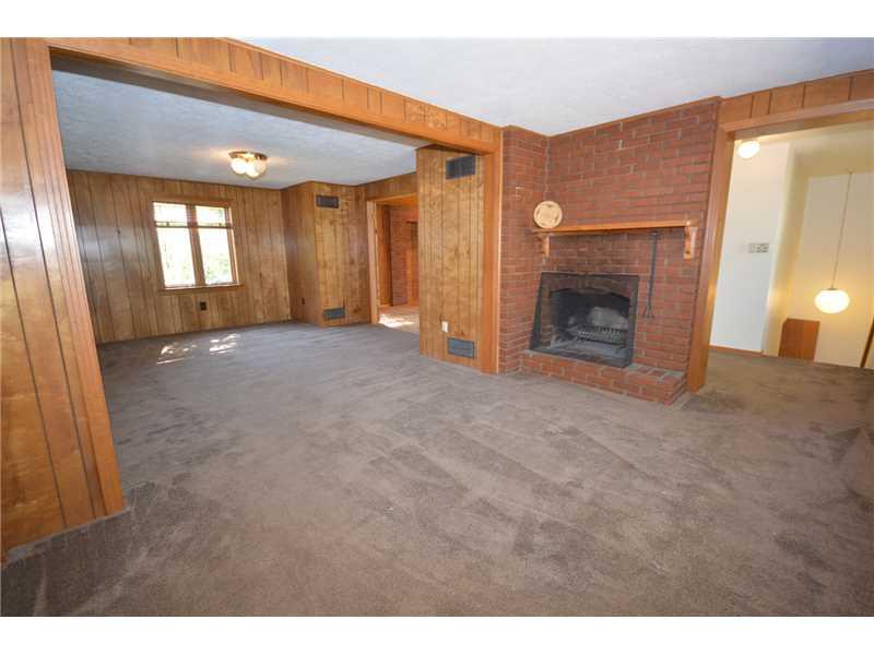236 Hays Road Upper St. Clair, PA 15241 - Photo 8 of 23 Family Room.