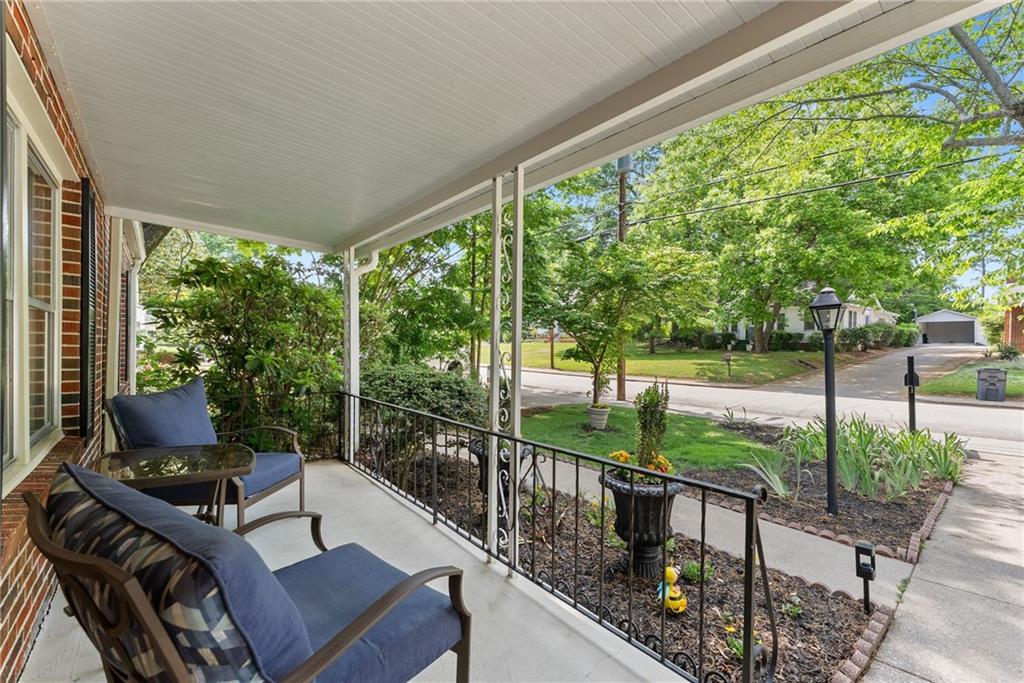 601 Ridgewood Avenue Gainesville, GA 30501 - Photo 4 of 53