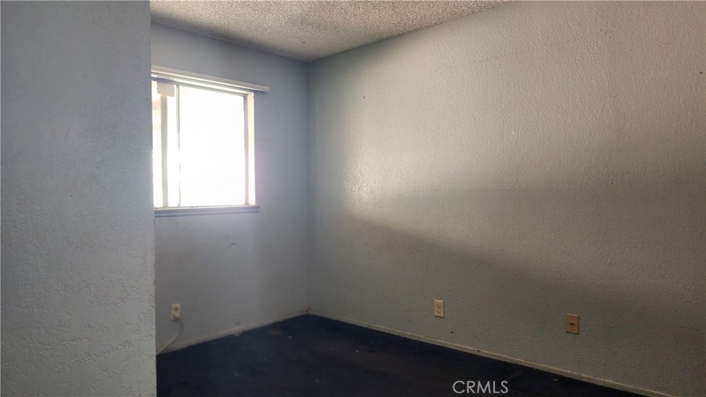 18133 10th Street Bloomington, CA 92316 - Photo 11 of 15 an empty room with a window