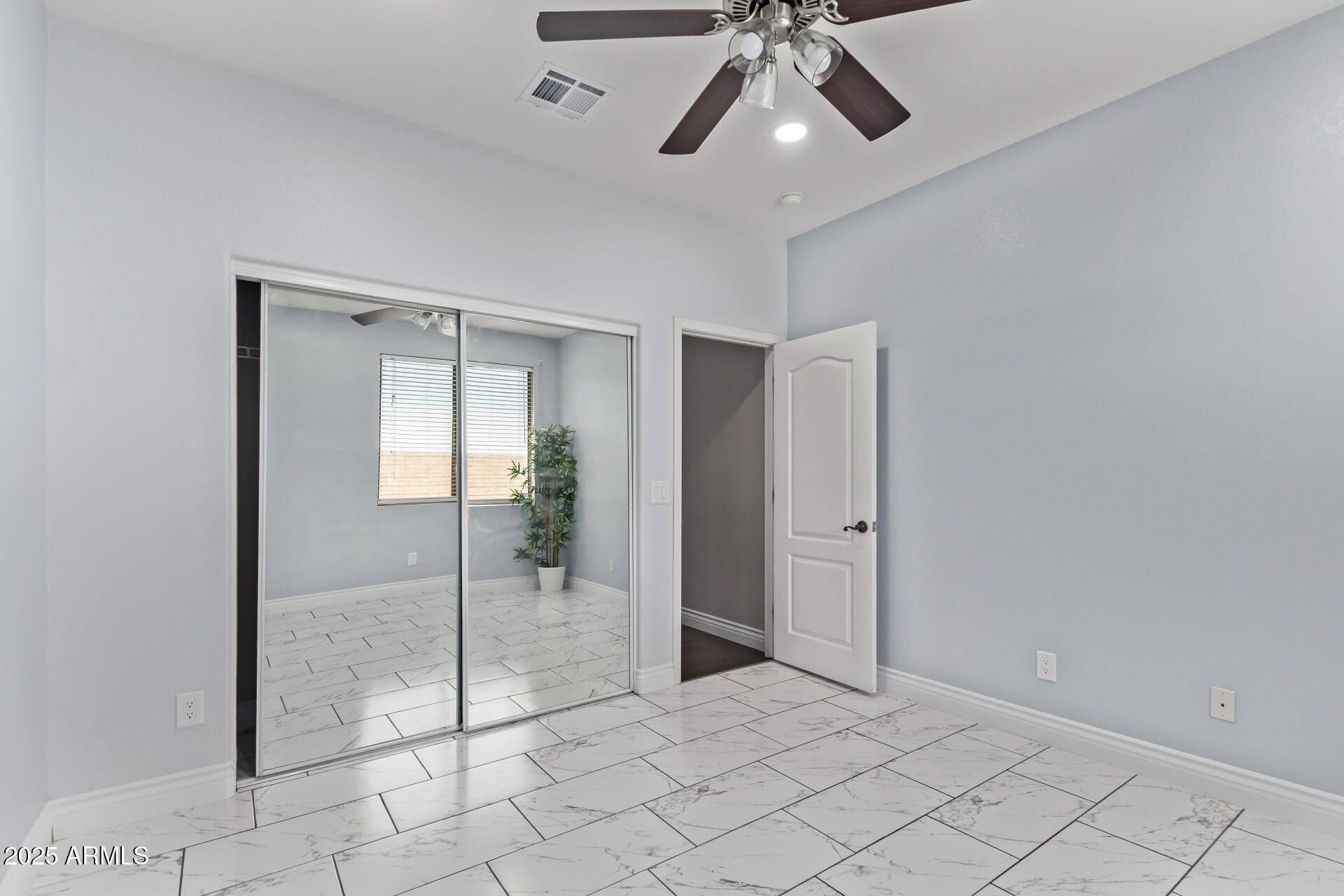 2225 West Carter Road Phoenix, AZ 85041 - Photo 25 of 33 a view of an empty room and window