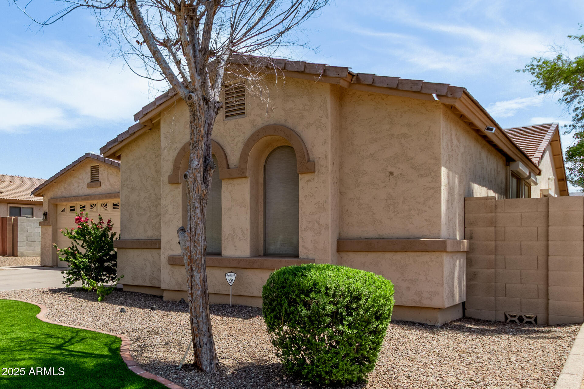2225 West Carter Road Phoenix, AZ 85041 - Photo 5 of 33 a front view of a house with garden