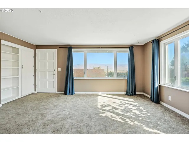 a view of empty room with front door