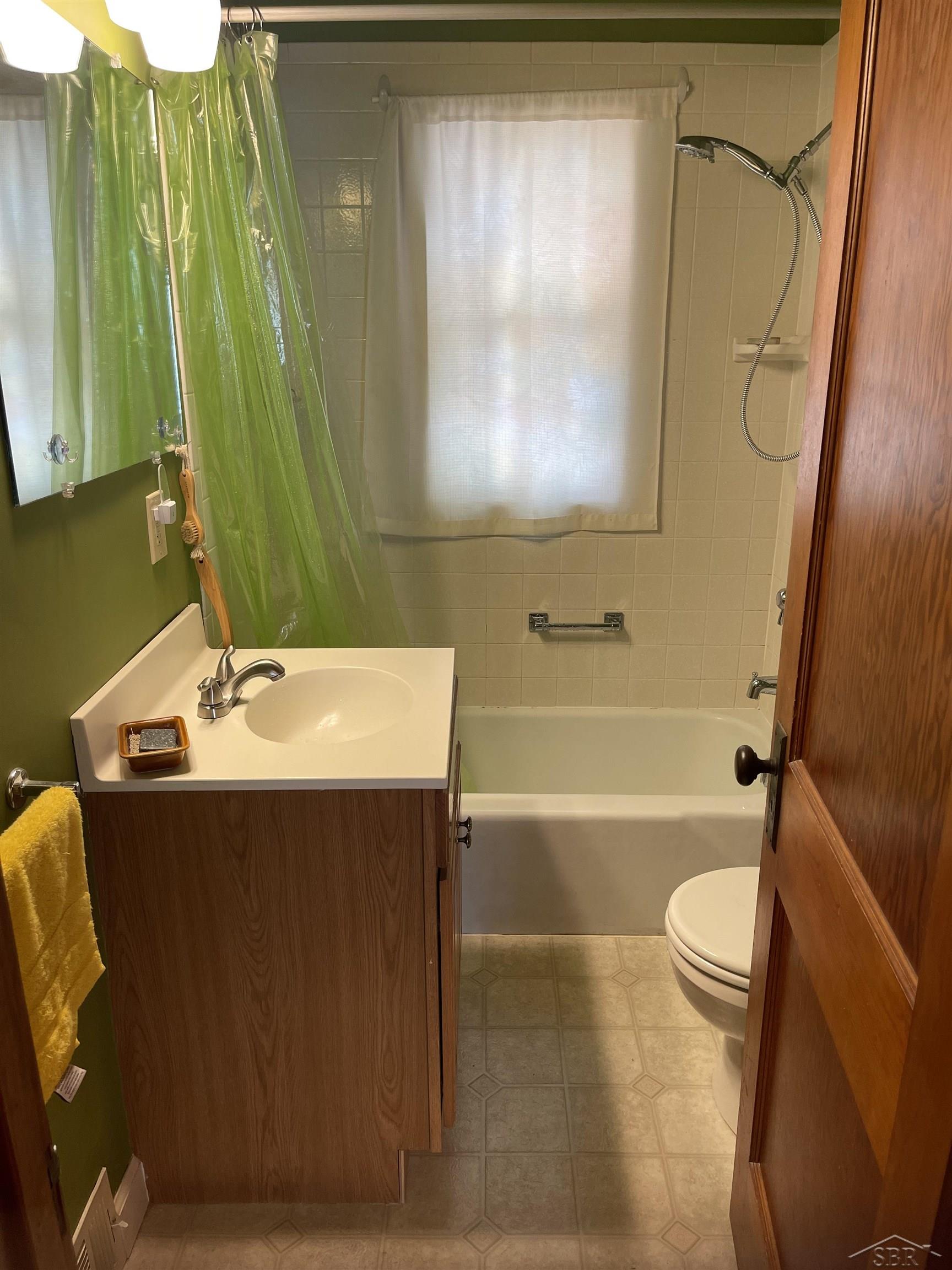 2805 Tatham Road Saginaw, MI 48601 - Photo 18 of 25 50118672-17.JPG