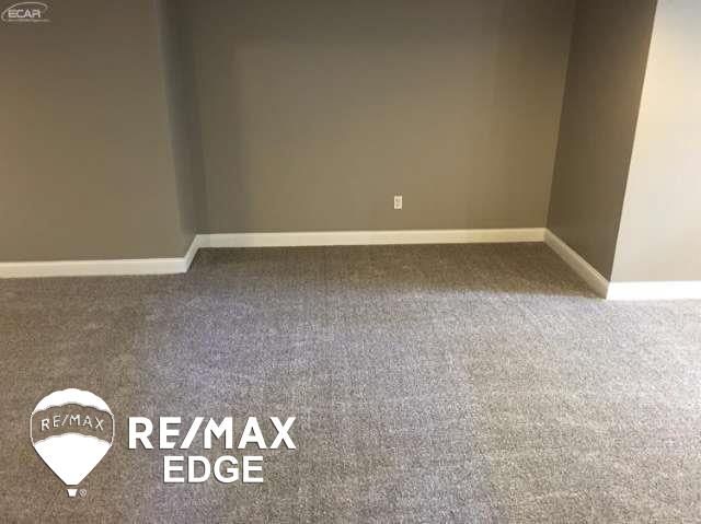 4354 Van Slyke Road Flint, MI 48507 - Photo 25 of 35 21212827-24.JPG