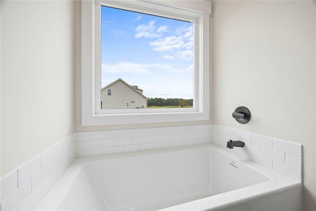 653 Racetrack Road Toccoa, GA 30577 - Photo 6 of 7 a bathroom with a tub