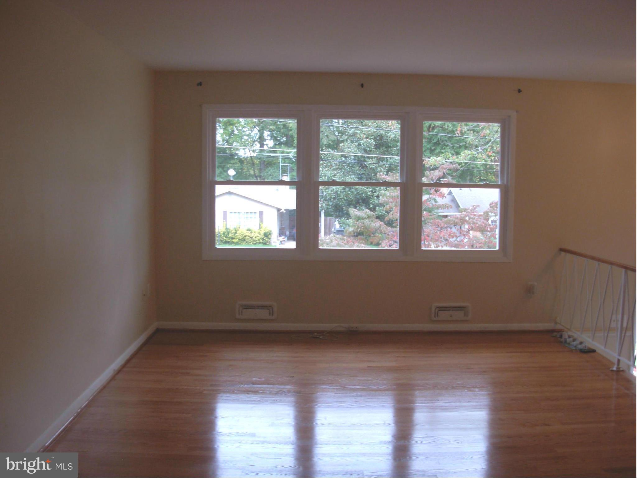 6230 Greeley Boulevard Springfield, VA 22152 - Photo 7 of 30 Living Room