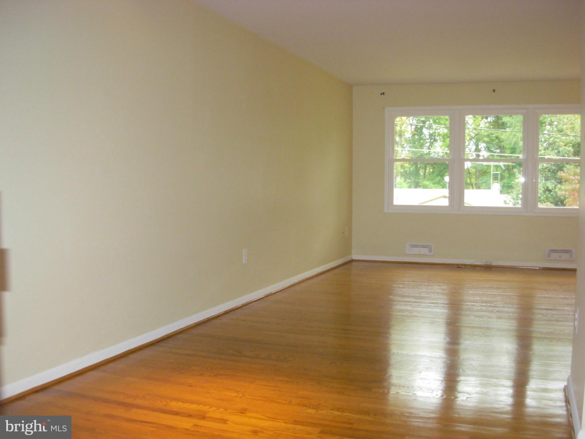 6230 Greeley Boulevard Springfield, VA 22152 - Photo 8 of 30 Living Room