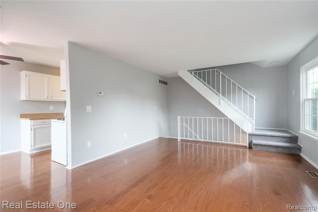 23657 North Rockledge Novi, MI 48375 - Photo 3 of 22