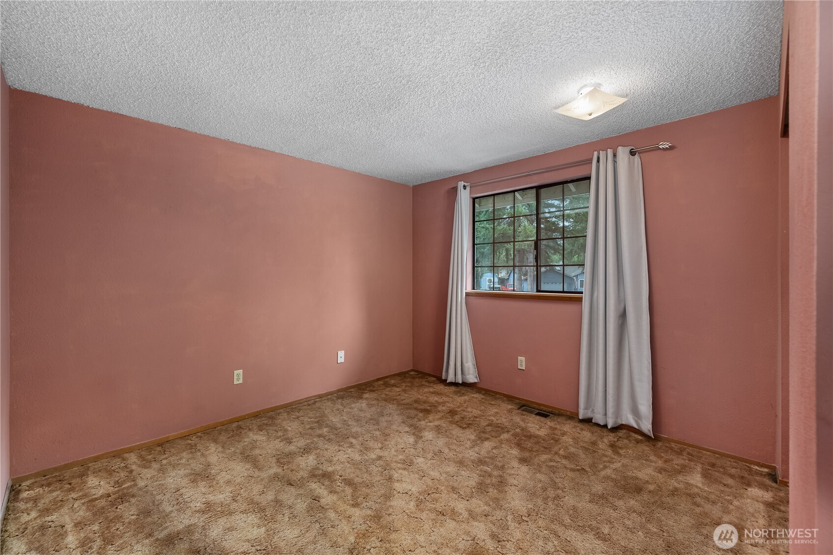 233 Clay Court Southeast Olympia, WA 98513 - Photo 29 of 33 an empty room with windows