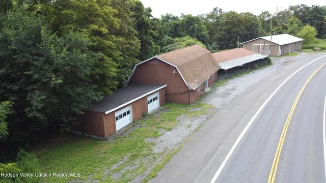 a view of a yard in front of a house