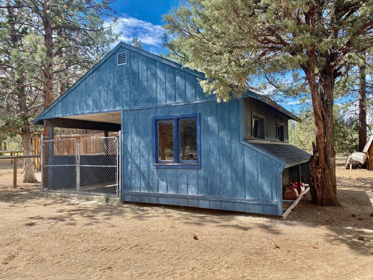67708 Cloverdale Road Sisters, OR 97759 - Photo 5 of 42 24' x 20' Carport, Shop or Tack Room