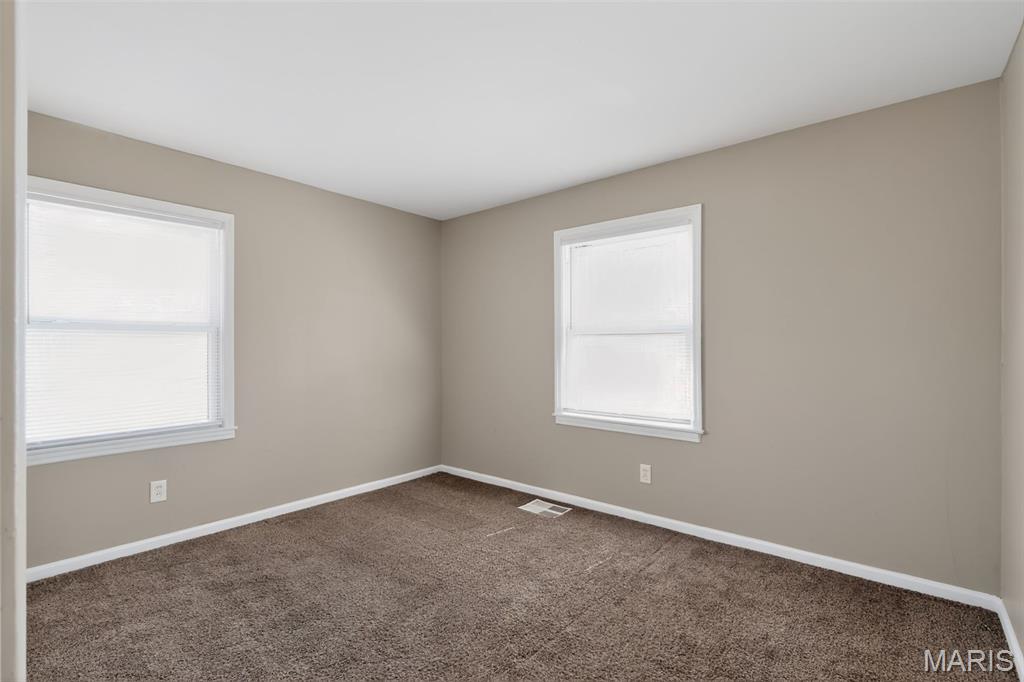 325 Lancashire Road St. Louis, MO 63137 - Photo 11 of 30 Gallery Image 11