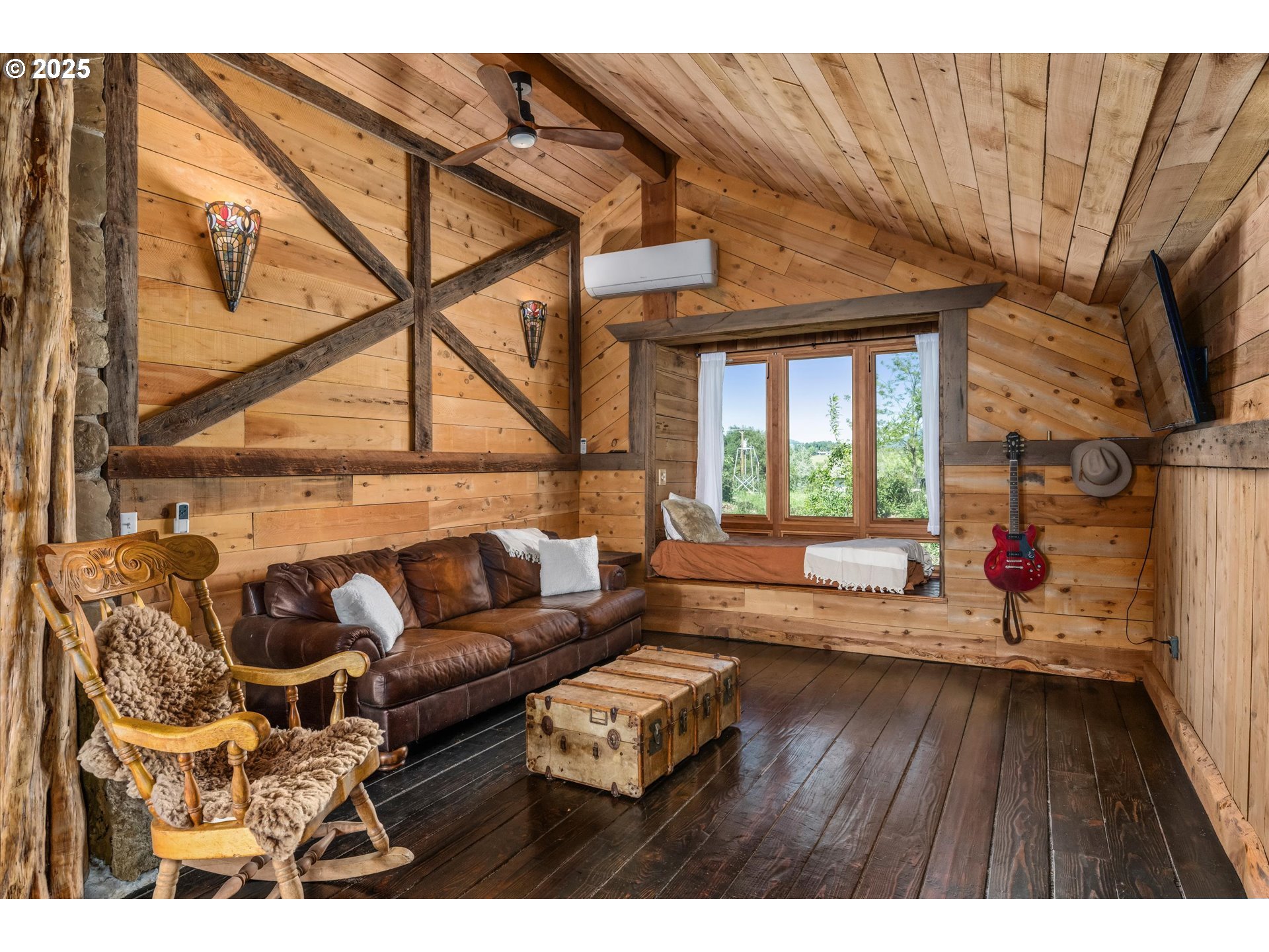 1172 Old Town Loop Road Oakland, OR 97462 - Photo 12 of 48 Living Room