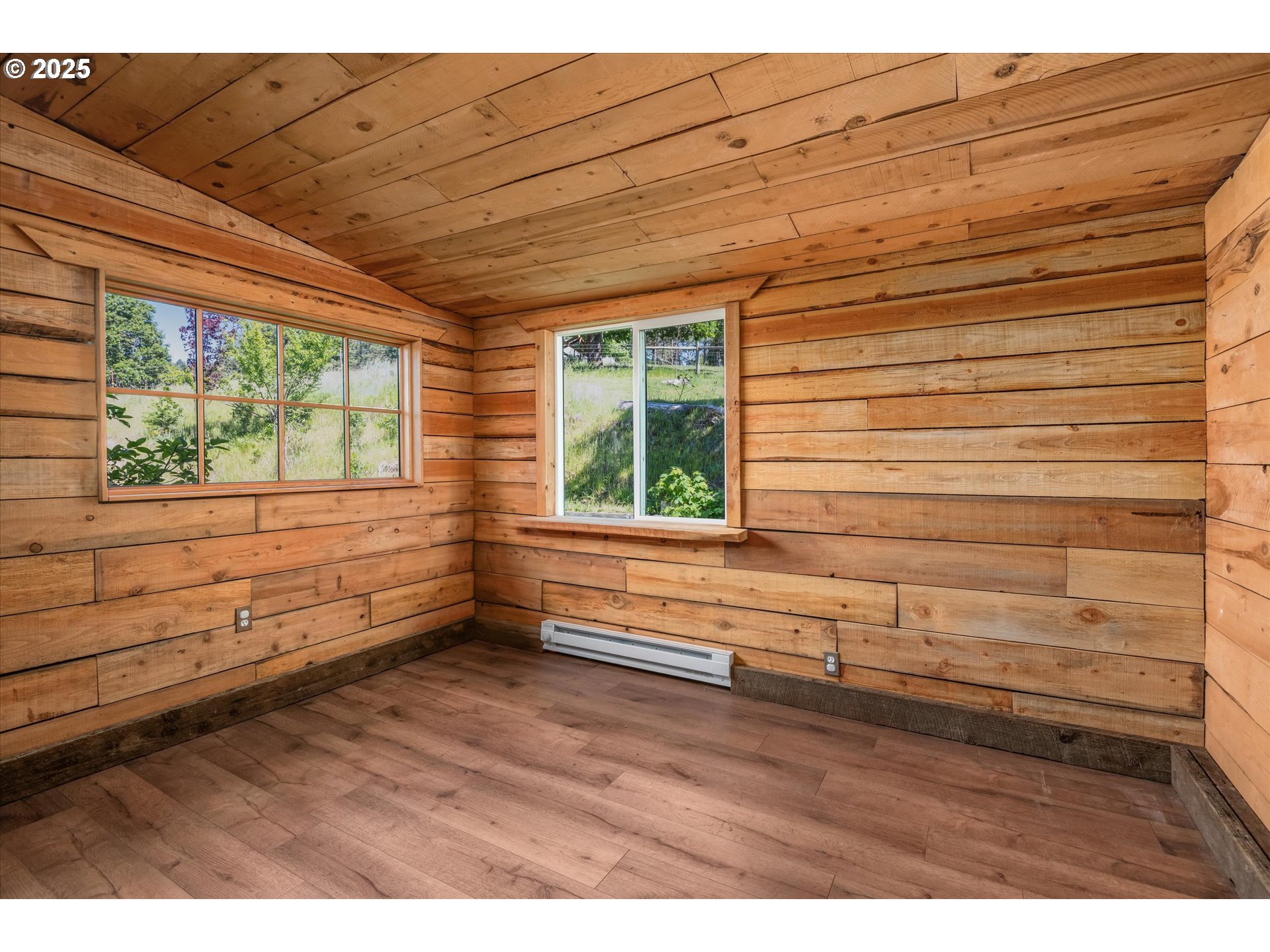 1172 Old Town Loop Road Oakland, OR 97462 - Photo 21 of 48 Bedroom