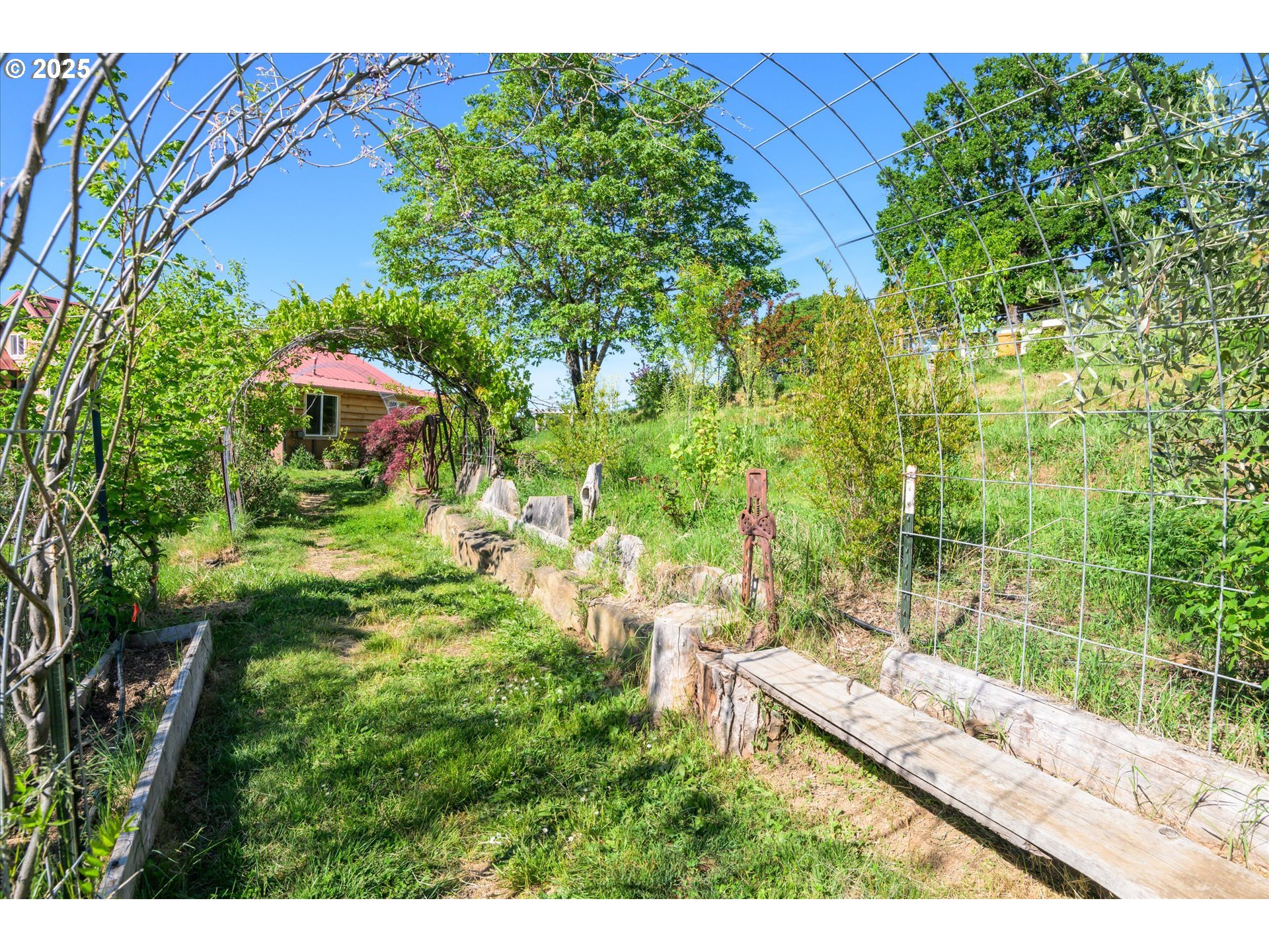 1172 Old Town Loop Road Oakland, OR 97462 - Photo 42 of 48 Garden