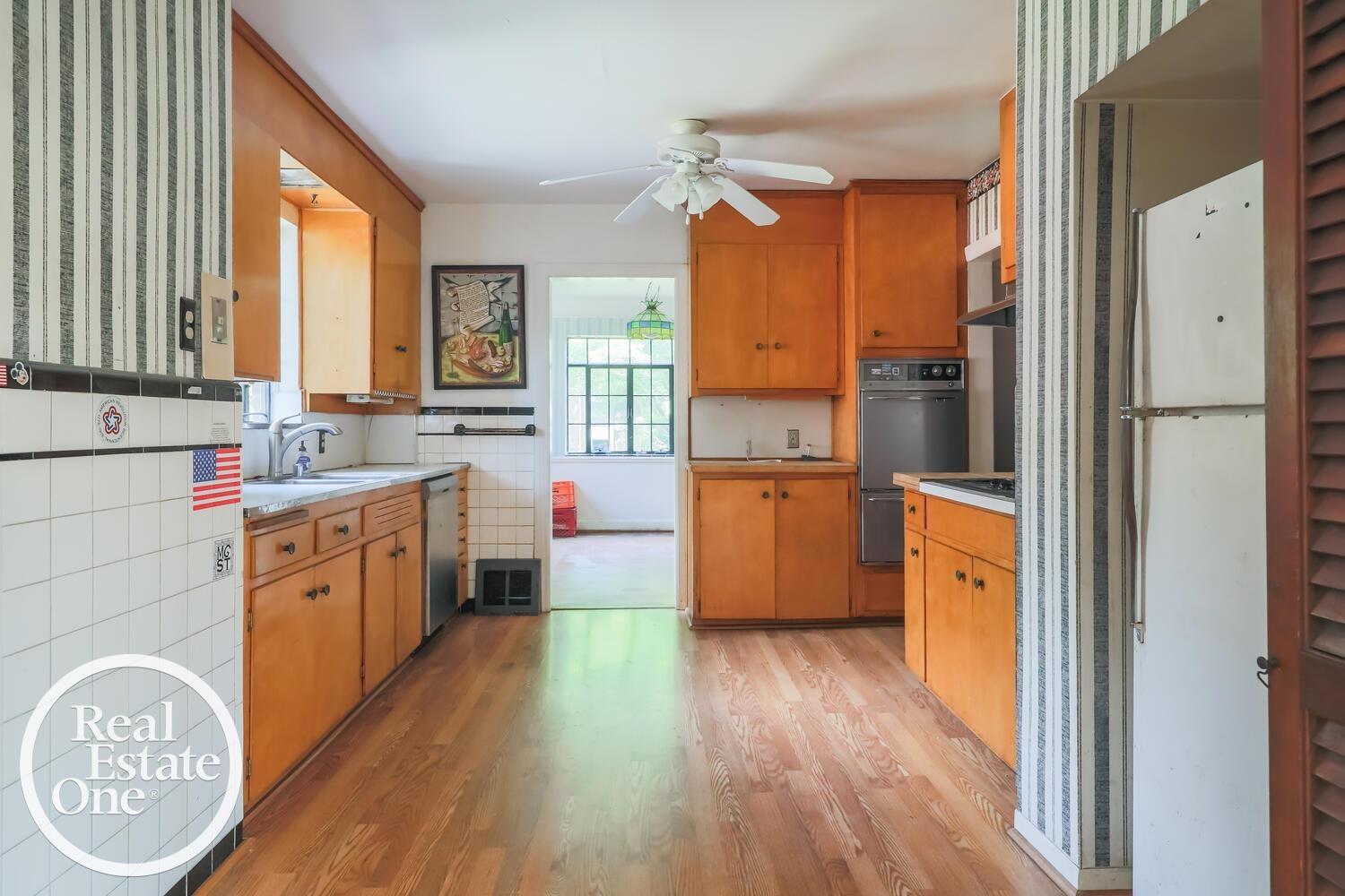 301 Kerby Road Grosse Pointe Farms, MI 48236 - Photo 8 of 23