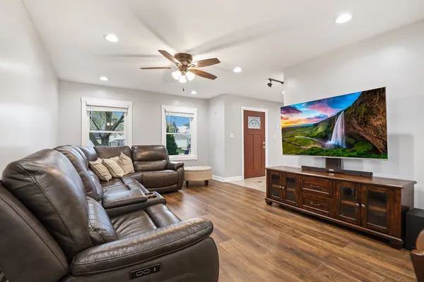 $425,000 | 20053 South Rosewood Drive, Frankfort, IL 60423