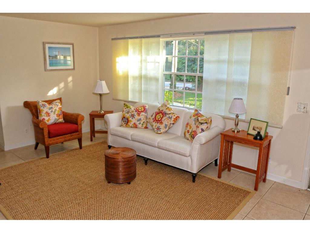 605 Holly Road Vero Beach, FL 32963 - Photo 4 of 36 Gallery Image 4