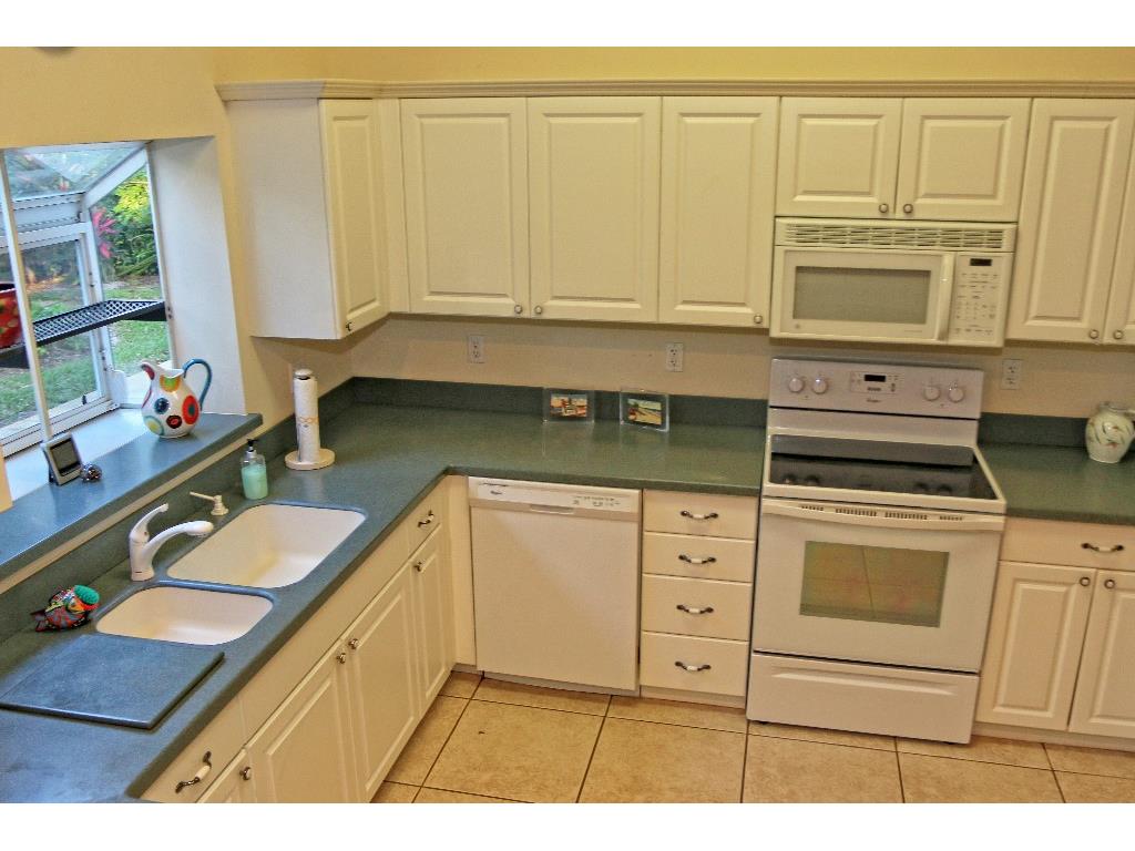 605 Holly Road Vero Beach, FL 32963 - Photo 9 of 36 Gallery Image 9