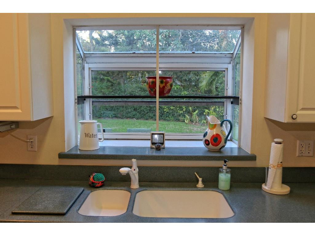 605 Holly Road Vero Beach, FL 32963 - Photo 10 of 36 Gallery Image 10