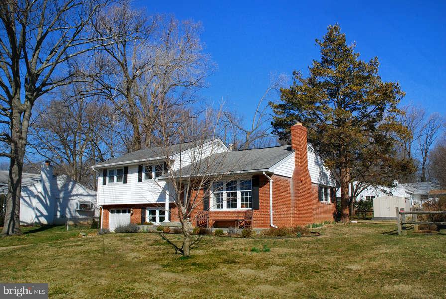 7520 Inzer Street Springfield, VA 22151 - Photo 3 of 28 Exterior (Front)