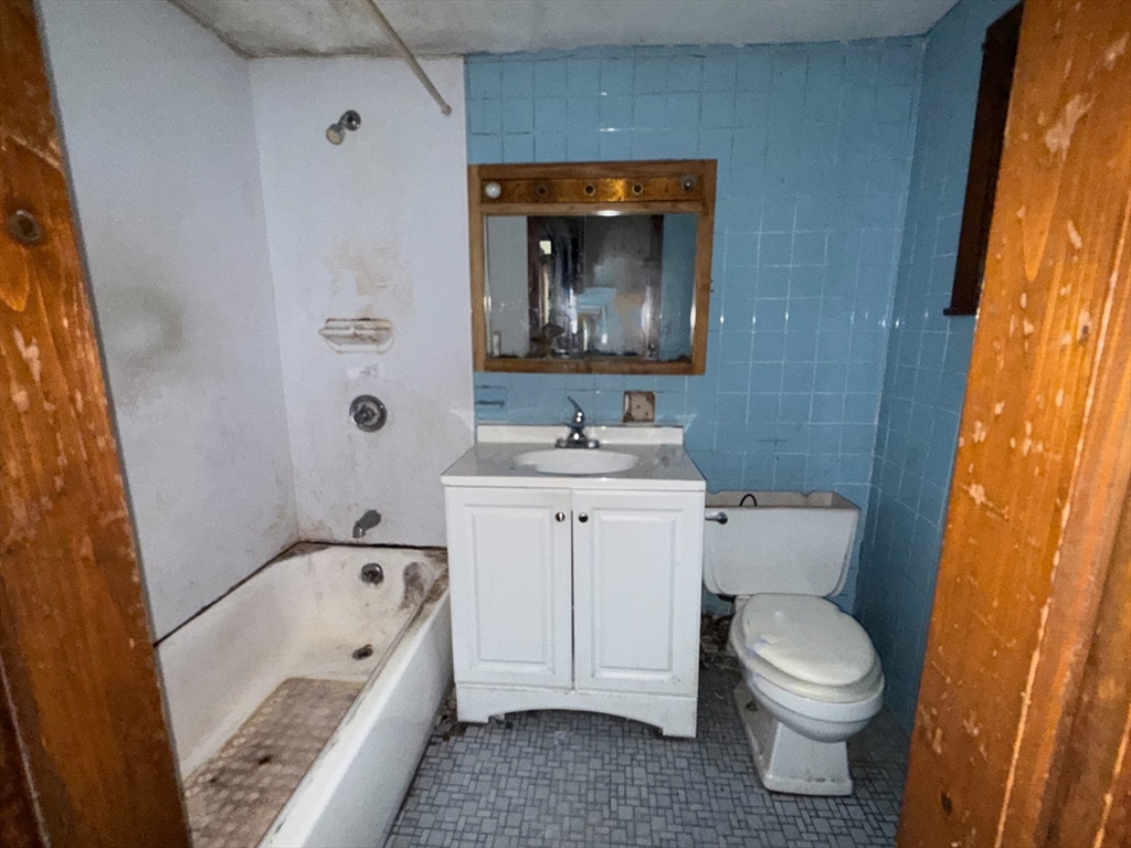 12 Howard Street Lynn, MA 01902 - Photo 16 of 20