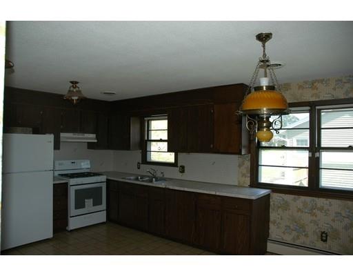 14 Martha Lane Lawrence, MA 01843 - Photo 3 of 20