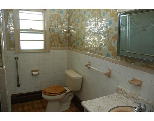 14 Martha Lane Lawrence, MA 01843 - Photo 10 of 20
