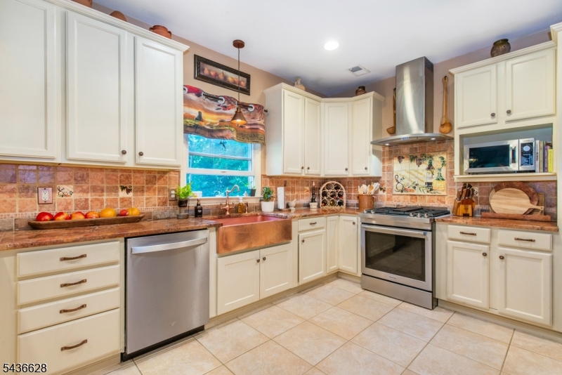 5 Kingston Court Oak Ridge, NJ 07438 - Photo 13 of 49