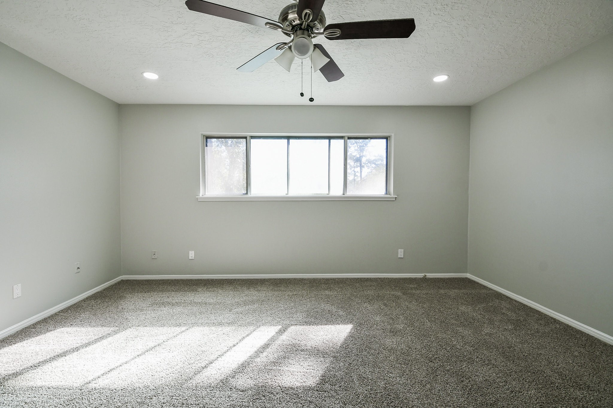 1007 Maranon Lane Houston, TX 77090 - Photo 26 of 36 an empty room with chandelier fan and windows