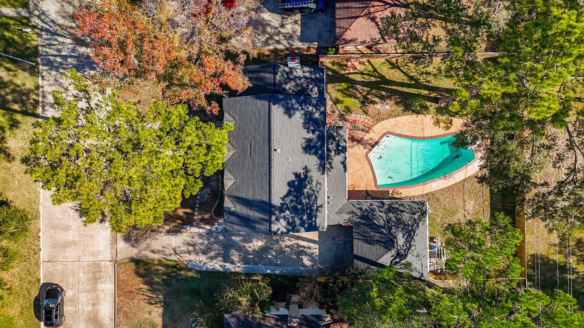 1007 Maranon Lane Houston, TX 77090 - Photo 34 of 36 an aerial view of a house with a yard and large trees