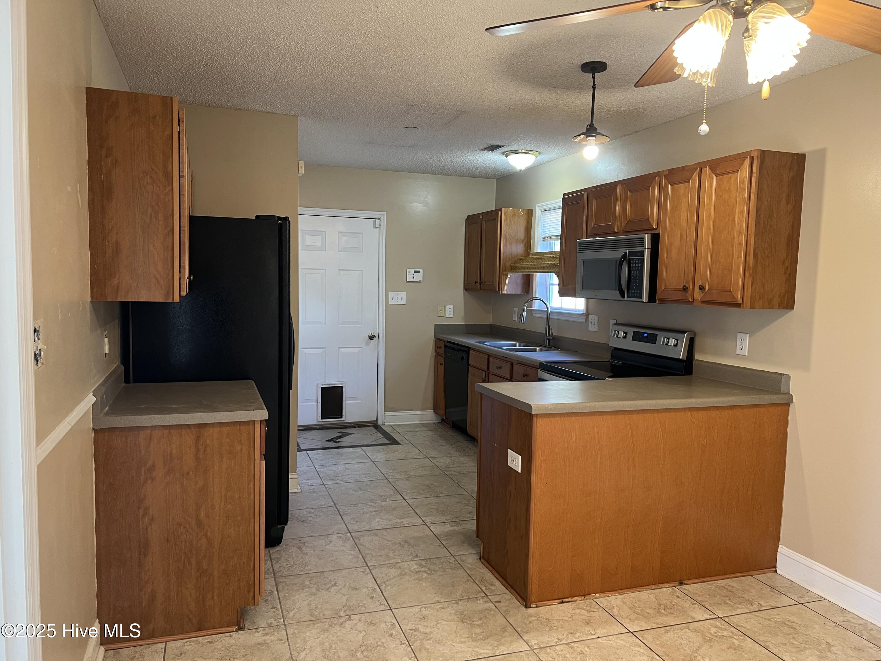 135 Annie Road Richlands, NC 28574 - Photo 11 of 21 135 Annie Kitchen