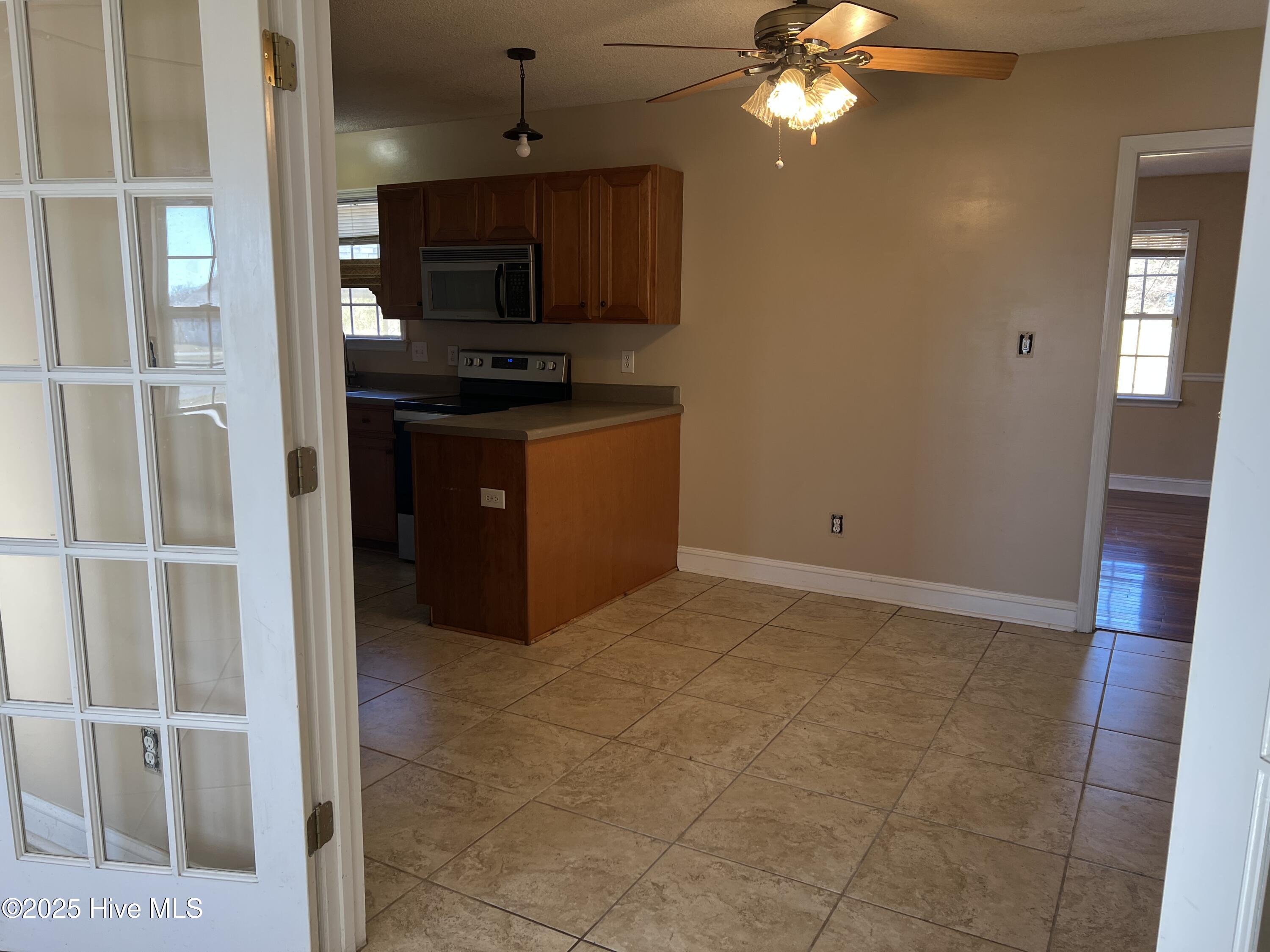 135 Annie Road Richlands, NC 28574 - Photo 10 of 21 135 Annie Dining