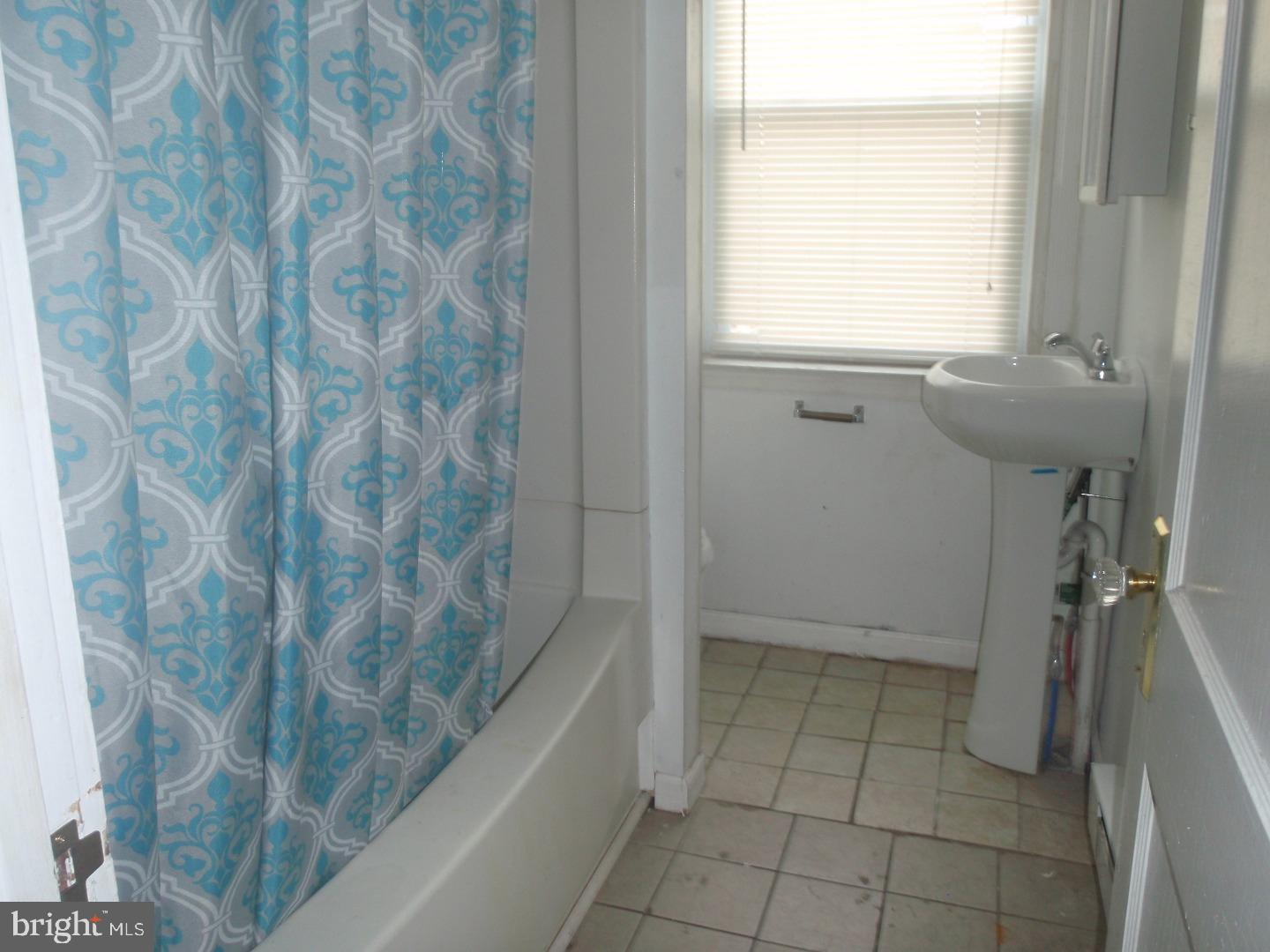 6995 B Guilford Road Upper Darby, PA 19082 - Photo 15 of 23 Bathroom
