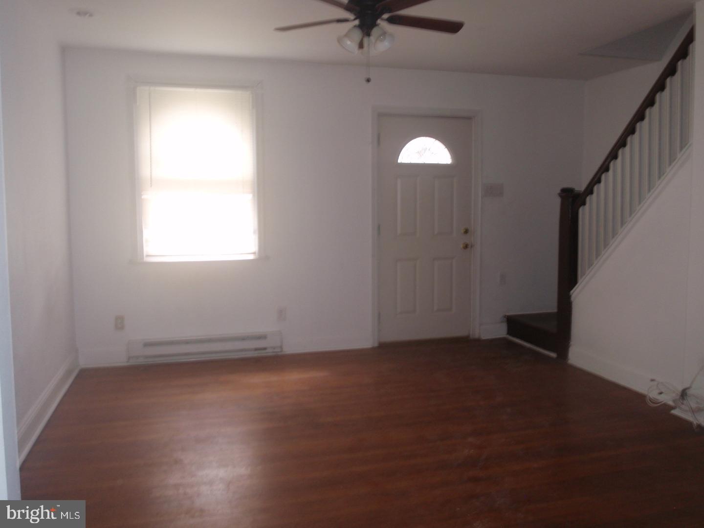 6995 B Guilford Road Upper Darby, PA 19082 - Photo 4 of 23 Living Room